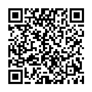 赫然发现不知道何时自己的身边站着一个高大威猛的男人二维码生成