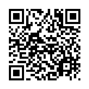 赫特队长和伯恩探员率先下了飞机二维码生成