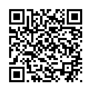 走到一堆石头前找了个干净的坐下了二维码生成