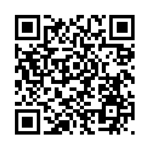 走到小区门口的白振东看到这条短信二维码生成