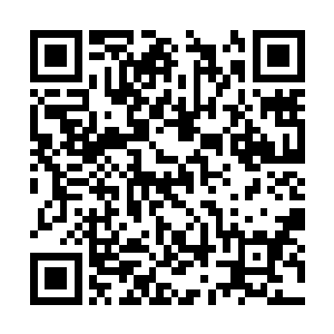 走在最后一名铁拳会成员不由自主地向后倒退两步二维码生成