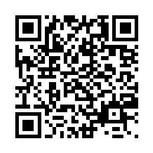 走过去的巴克低头在自己兜里摸防尘套二维码生成