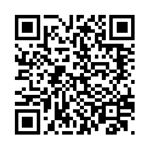 赵天冲将第一枚玉简放到了晶脑上方二维码生成