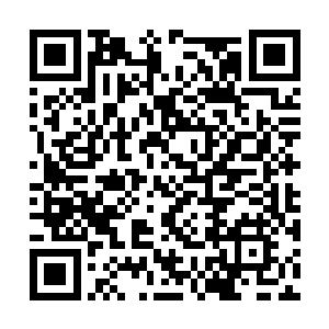 赵无极手中顿时出现了一杆断成两半的银色的长枪二维码生成