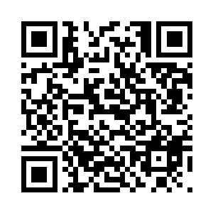 赵纯良一个人坐在中南海源湖的岸边二维码生成