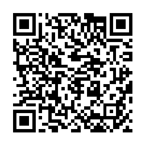 赵纯良单手顶住长剑的剑锋　双手举起　将长剑横于头顶二维码生成