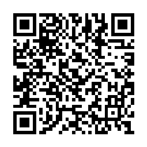 赵虎就将目光投向了右手食指上的宝石戒指之上二维码生成