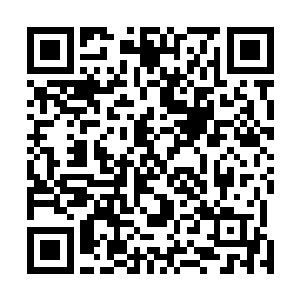 赵虎还牛逼的戴了一副防止太阳光的黑水晶护罩充当墨镜二维码生成