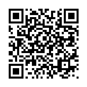 赵长枪在刚才的乱战中并没有放弃他二维码生成