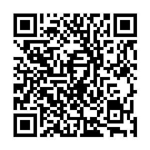 赵长枪敏锐的看到在一沓薄薄的资料下面还盖着两盒香烟二维码生成