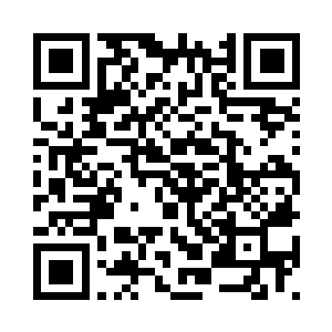 赵靖一手按住放在桌上的那柄短剑二维码生成
