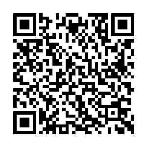 赶紧跑到了厨房跟赵玲霜她们一起洗碗聊天去了二维码生成