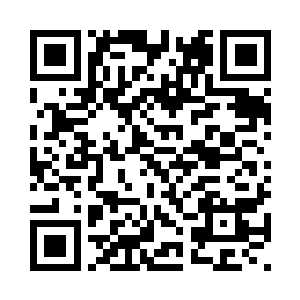 越过了童家和黄家两个男子的中间二维码生成