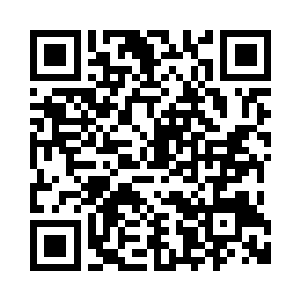 趴在长椅上睡觉的张鸣被突然吵醒二维码生成