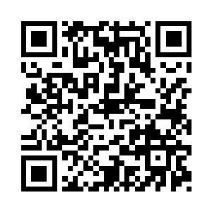 跌坐着一位身穿染血龙袍的中年男人二维码生成