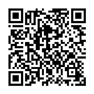 跟在后方的面包车却剧烈加速迎面一头先撞在了轿车的侧面二维码生成