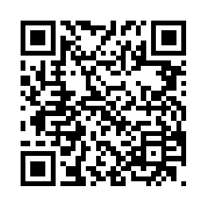 跟她二人隔了两个区域的另一侧看台上二维码生成