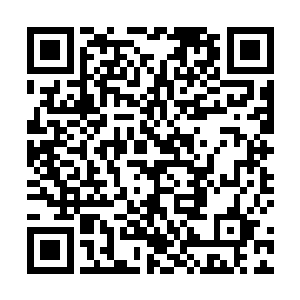 跟玥儿姐姐很是投缘……表姐来了之后没看到我们两个二维码生成