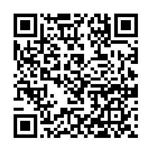 路上的摊贩和行人见状立刻丢下手里的东西就往外逃二维码生成