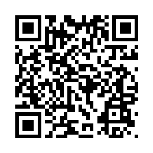 踩着白色的熊皮地毯一路走下阶梯二维码生成