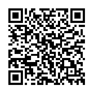 身后一名原本没有站出的干瘦老汉脚下滑出几步二维码生成