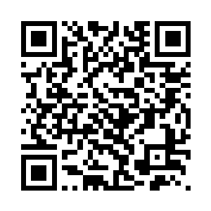 身后一对巨大的羽翼翅膀伸展开来二维码生成