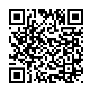 身边还跟着三个体型壮硕的大男人二维码生成