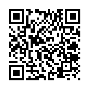车里驾驶座的人朝着他大喊了几句二维码生成