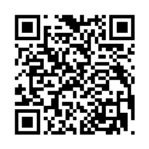 车队打头的两辆警用摩托车倒在了地上二维码生成