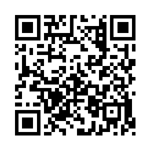 车队的车轮在松软的土地上碾出深深地车辙二维码生成