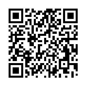 转眼之间便看到了一个穿着白色西装的男子二维码生成