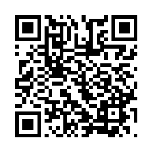 转身踮起脚尖从书架上抽出一本书递给水奴道二维码生成