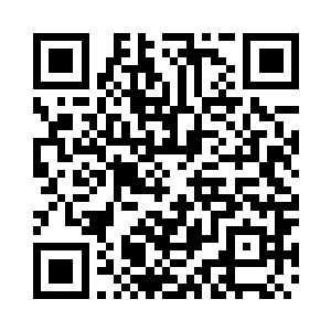 迅速施法注写了封玉牒打下法印后交给了两人二维码生成