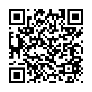 迈着胖乎乎的小短腿往宝镜身上扑二维码生成