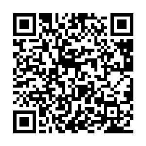 还举着m16对着半空的那架直升机扫了一梭子子弹二维码生成