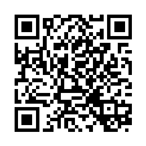还是坐在了和他们相隔很远的另外一张桌子上二维码生成