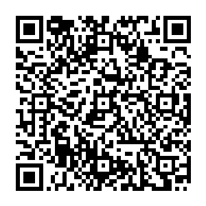 还有一个脑子不太够用的中华好声音学员把他在摄影棚拍的李碧婷的两张照片发到了网上二维码生成