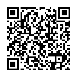 还有一些则是坐着飞行的摩托从天空之上降落下来二维码生成