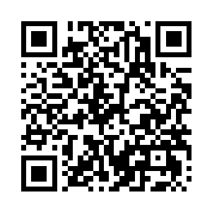 还有准备施工的机器设备也被拉出来检修二维码生成