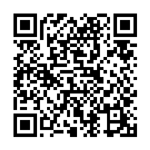 还有就是他身上面的装束有那么一些太过于的明显二维码生成