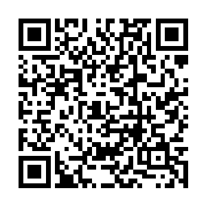 这两个丫头守在外面……好几次老爷下朝来我那儿二维码生成