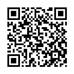 这个世界的中心是一个巨大的空中悬山二维码生成