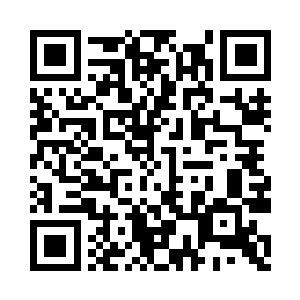 这个人被用铁链锁住然后掉在铁牢的上面二维码生成