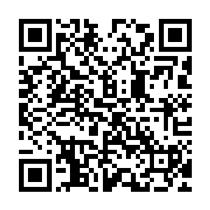 这个做法实际上跟黛茜她们租车偷偷进入is军的地盘是类似的二维码生成