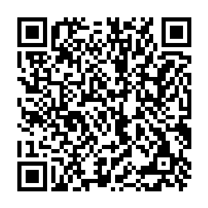 这个天真无邪几乎像是一张白纸一样的女孩子总是能够轻易的触碰到他的内心二维码生成