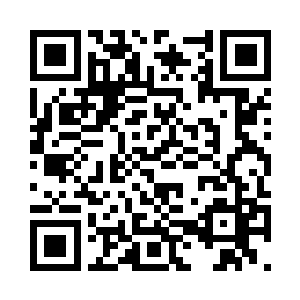 这个女人手握身份象征的蝎形戒指呀二维码生成