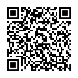 这个时候寇莹莹也发现了原来刚才扶自己的是丁长生二维码生成