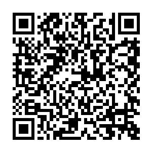 这个此刻规规矩矩坐在桌子旁边的死丫头的围裙和裙子里居然什么都没穿二维码生成