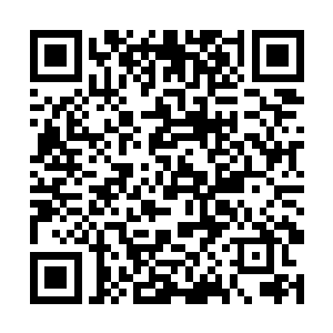 这也让那人一直无法察觉身上扛着的女人已经醒过来二维码生成