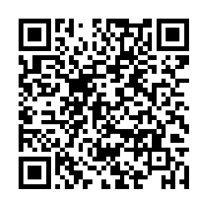 这些人走出金店看着果然发现那些鬼鬼祟祟的警察二维码生成